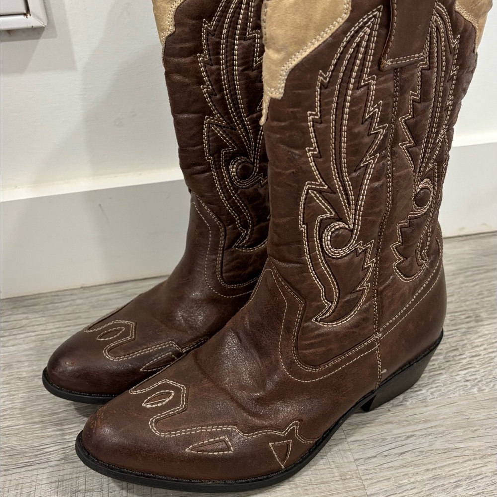 Embroidered Brown Ankle Boots